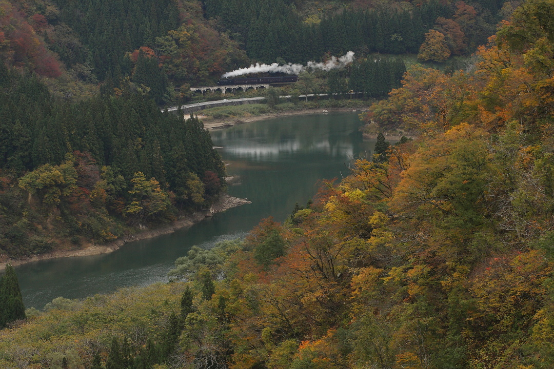 眼鏡橋と紅葉と水面の白煙 - 2015年錦秋・只見 - _b0190710_22115452.jpg