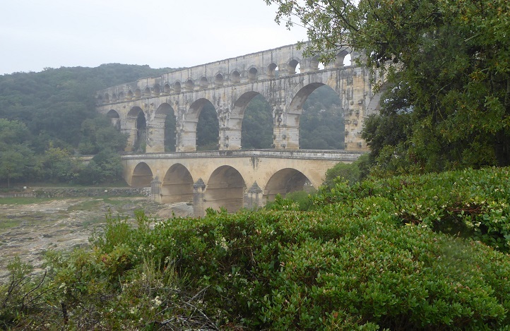 フランスを旅する 11／驚異の土木技術＆広大な住居＆…_d0288144_11422828.jpg