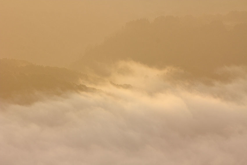 来日岳の雲海　２_c0067040_22181922.jpg