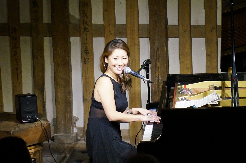 グレース・マーヤのジャズライブ　_b0124462_14563243.jpg