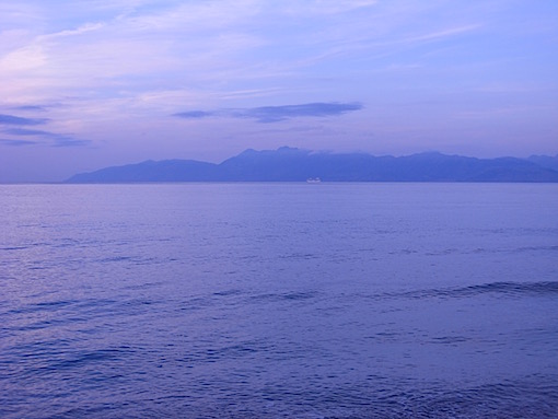 空と海の蒼さが溶け合う頃_e0357367_013589.jpg