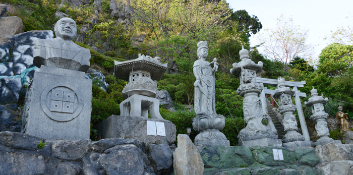 珍すぎておもしろい！鹿児島の珍スポット！岩龍神（長命ヘルシン酢醸造）_e0171573_14375623.jpg