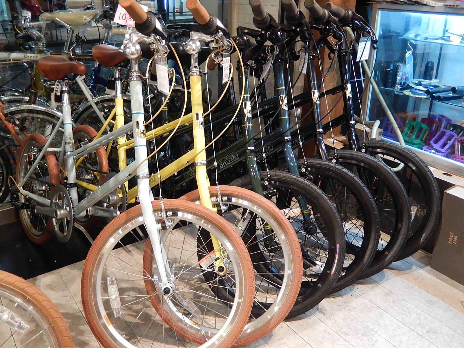 11月13日 渋谷 原宿 の自転車屋 FLAME bike前です_e0188759_17362160.jpg