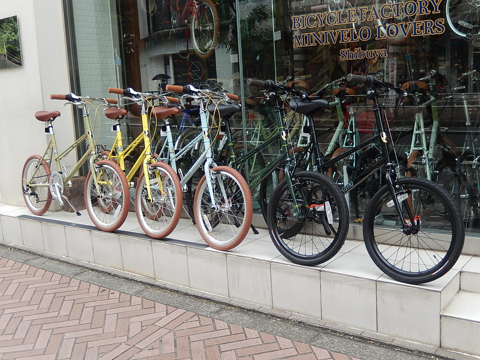 11月13日　渋谷　原宿　の自転車屋　FLAME bike前です_e0188759_17364362.jpg