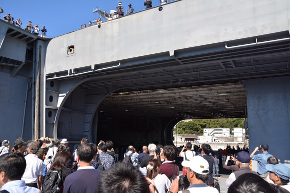 空母「ロナルド・レーガン」一般公開その２_e0158925_2234274.jpg