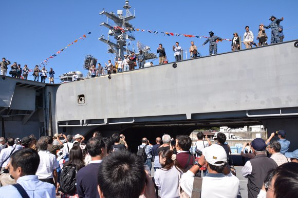 空母「ロナルド・レーガン」一般公開その2_e0158925_22383339.jpg