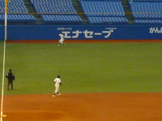 駒澤大(1部最下位)対東洋大(2部優勝) 11月7日 東都大学野球入替戦_b0166128_1357108.jpg