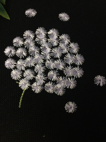 新しい花の刺繡_a0046748_14093638.jpg