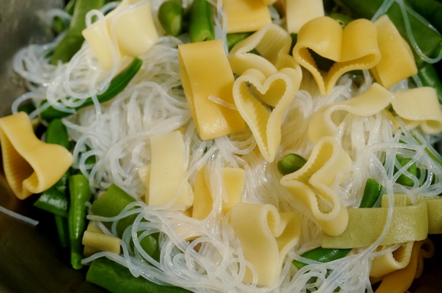 【ヘルシー！美味しい！【緑豆春雨とハート形パスタのサラスパ風】他です♪_b0033423_09635.jpg