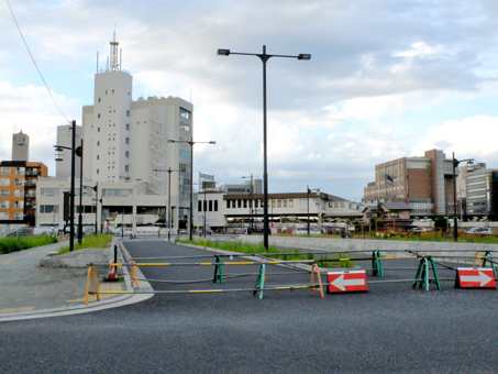 近鉄西大寺駅周辺整備計画の遅れ顕著だが 平城宮跡の散歩道