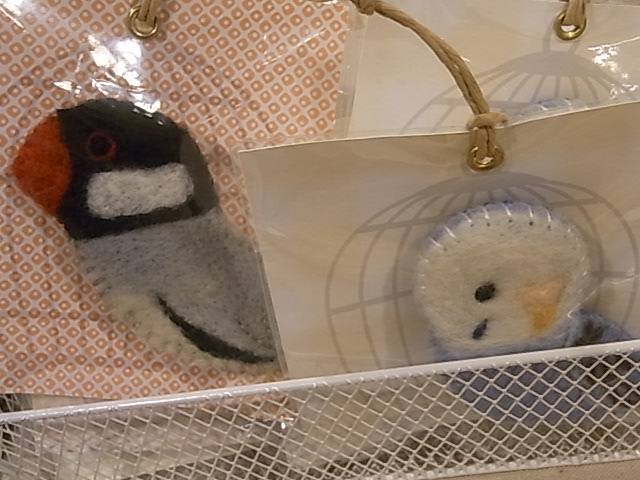 東急ハンズ梅田店 インコと鳥の雑貨展、いんこっこのくに作品お届け_d0322493_0493723.jpg