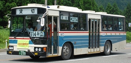 南越後観光バス 三菱U-MP218K +呉羽_e0030537_01192901.jpg