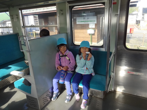 鮭の川登り見学&ミニ遠足に行ってきました_d0166047_10363515.jpg