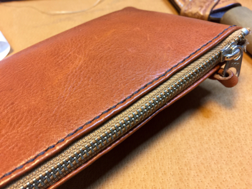 薄い革と柔らかい革のコバ処理の方法 教室の運営 あと溜まりに溜まった革ネタ 笑 俺のホビー ほぼシェリダンスタイルカービング ﾟdﾟ ｳﾝ