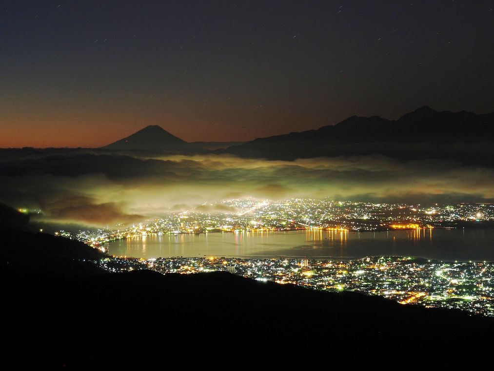 雲海に街の灯がにじむ。絶景かな富士山と諏訪湖♪_a0031821_194368.jpg