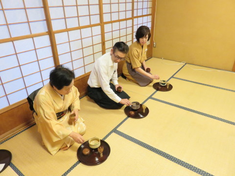 お茶の作法を学びました。_a0217348_17282043.jpg