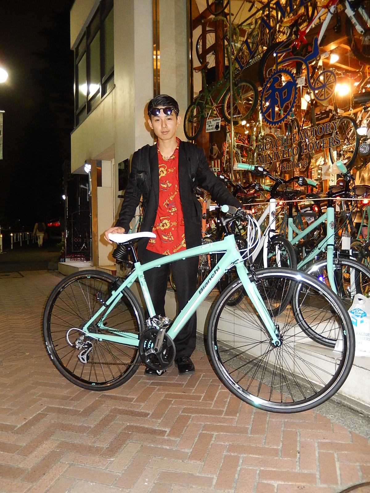 11月17日 渋谷 原宿 の自転車屋 FLAME bike前です_e0188759_1405491.jpg