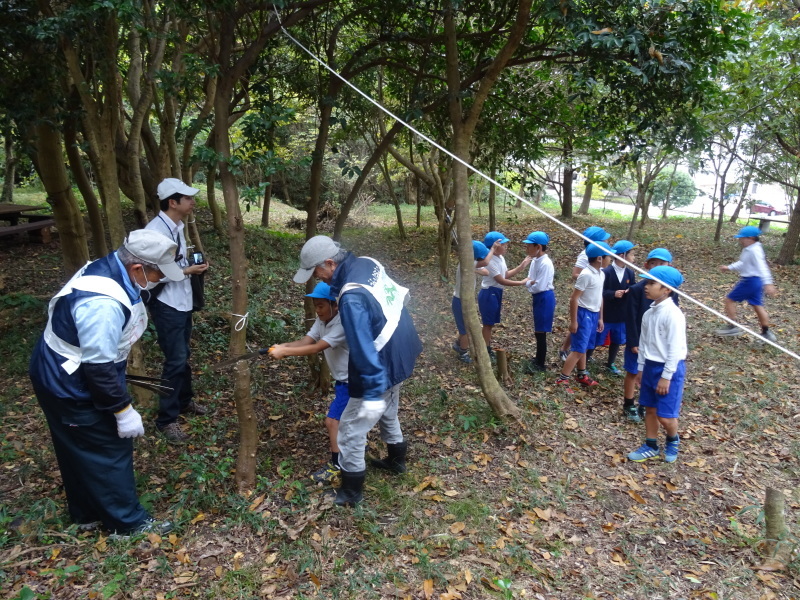 岸和田市立八木北小学校３年生遠足「里山体験]　in　うみべの森_c0108460_17180305.jpg