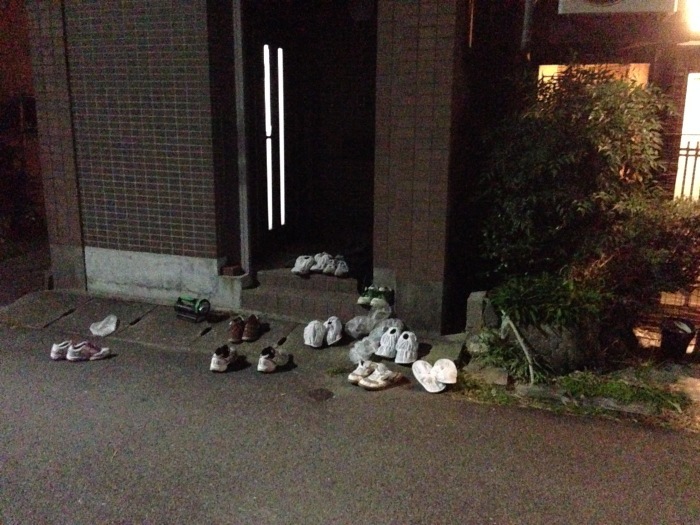 旅から帰ると隣は殺人現場。。。_a0334793_22373884.jpg