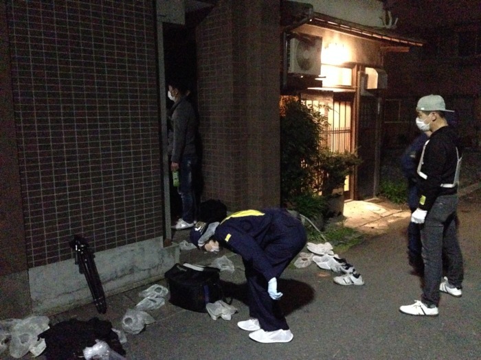 旅から帰ると隣は殺人現場。。。_a0334793_22383940.jpg