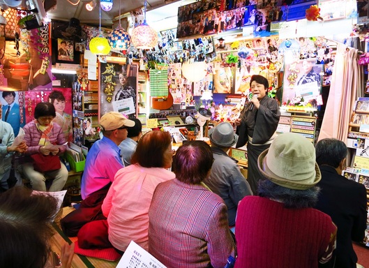 威風堂々・発売記念ミニライブ・中野名曲堂_b0083801_19165086.jpg