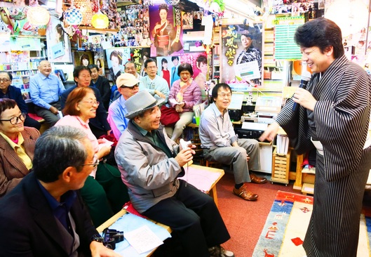 威風堂々・発売記念ミニライブ・中野名曲堂_b0083801_19222754.jpg