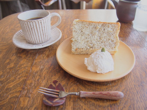 紅茶のシフォンケーキ：カフェ・ルーラル（西目屋村）_b0147224_19475195.jpg