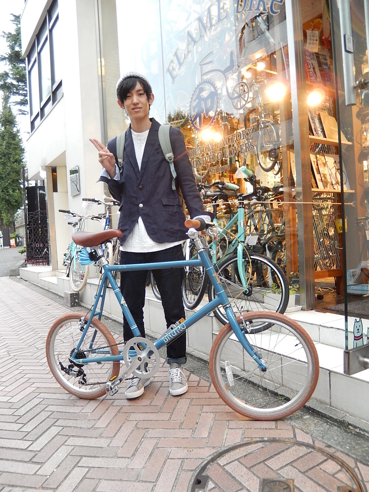 11月18日　渋谷　原宿　の自転車屋　FLAME bike前です_e0188759_191321.jpg