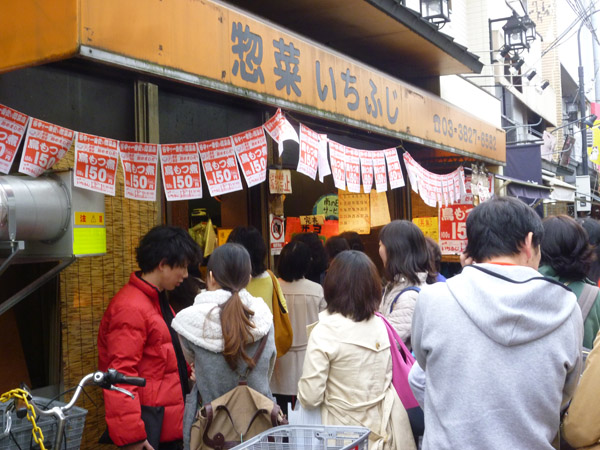 【谷中情報】谷中で人気のメンチカツとコロッケ_c0152767_18374055.jpg