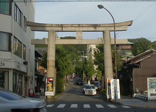 ●神社の造形―京都霊山護国神社_d0053294_2241495.jpg