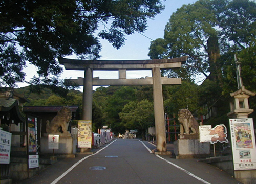●神社の造形―京都霊山護国神社_d0053294_2242135.jpg