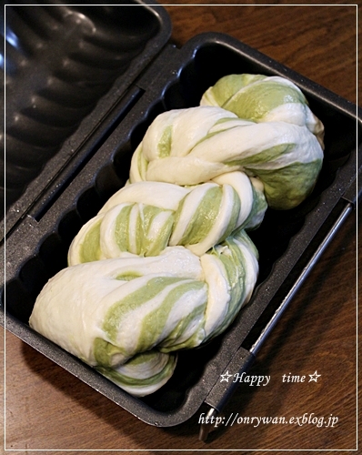 しらす炒飯弁当と抹茶でゼブラ柄ラウンドパン♪_f0348032_19504048.jpg