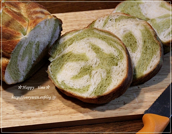 しらす炒飯弁当と抹茶でゼブラ柄ラウンドパン♪_f0348032_19504920.jpg
