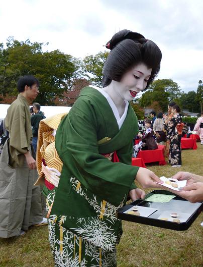 きもので集う園遊会・お茶席で運を使い果たす。_f0181251_18521683.jpg
