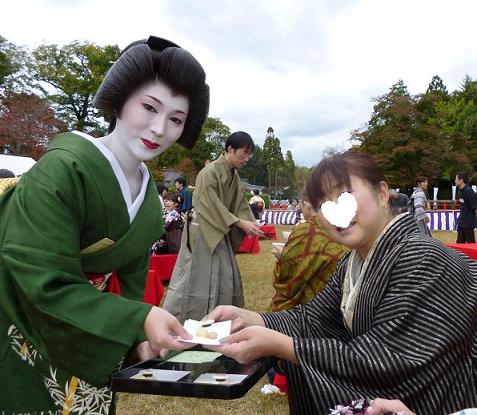 きもので集う園遊会・お茶席で運を使い果たす。_f0181251_18522877.jpg