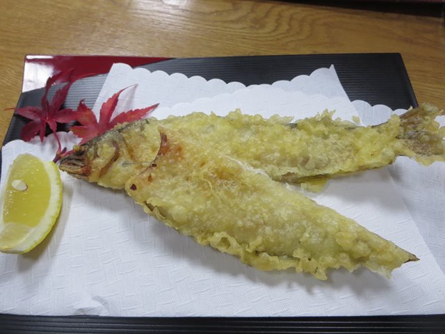 【大人の休日倶楽部パス旅】⑯かねに「角館そば」で角館名物あゆ天そば_b0009849_17551147.jpg