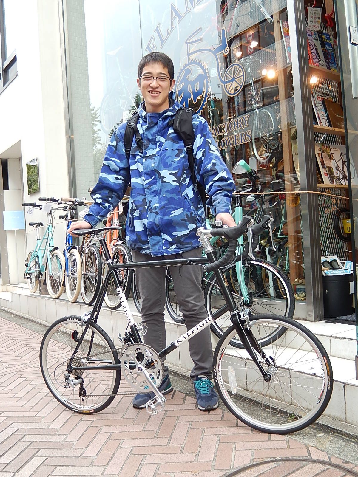 11月21日 渋谷 原宿 の自転車屋 FLAME bike前です_e0188759_1330954.jpg