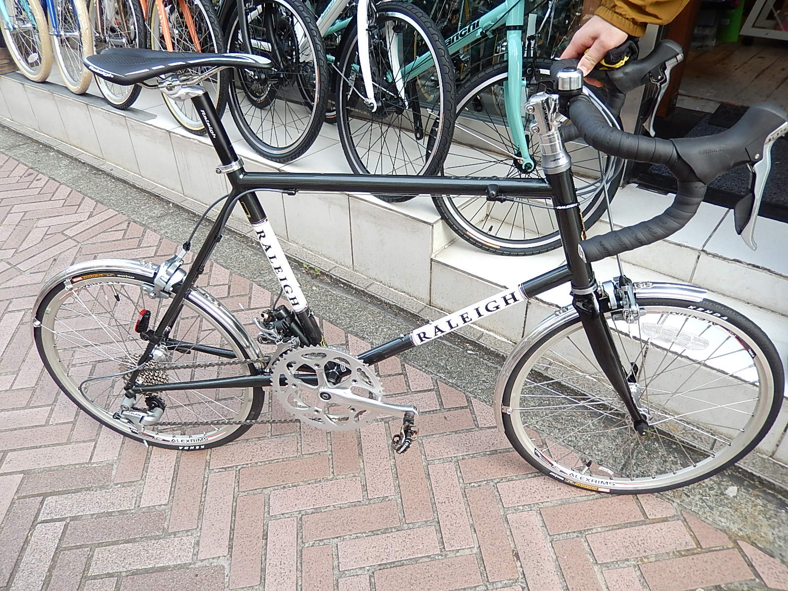 11月21日 渋谷 原宿 の自転車屋 FLAME bike前です_e0188759_13311634.jpg
