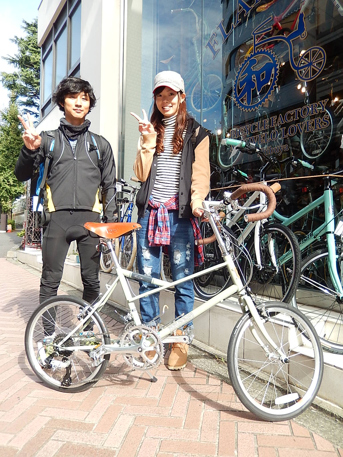11月21日 渋谷 原宿 の自転車屋 FLAME bike前です_e0188759_1333276.jpg