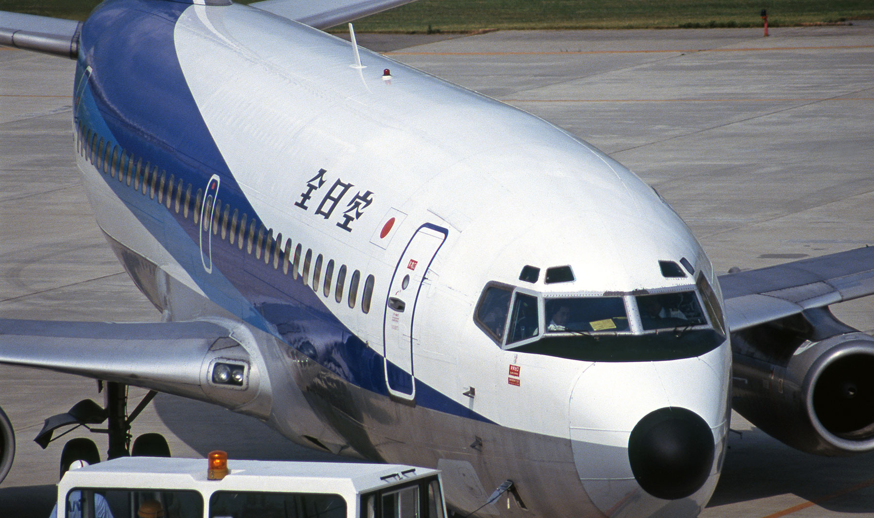 BOEING 737-200 / JA8411 : SKY LOUNGE GARDEN -transporter side- BOEING 737-200 / JA8411 : SKY LOUNGE GARDEN -transporter side-