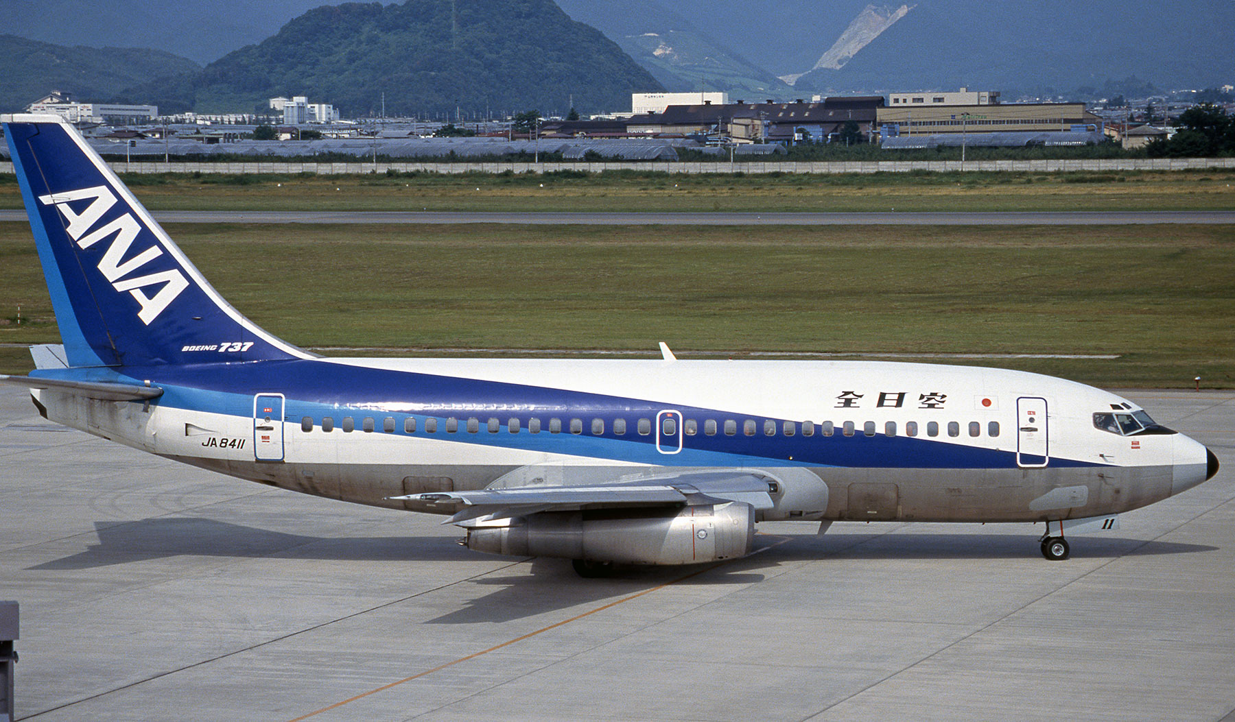 BOEING 737-200 / JA8411 : SKY LOUNGE GARDEN -transporter side-