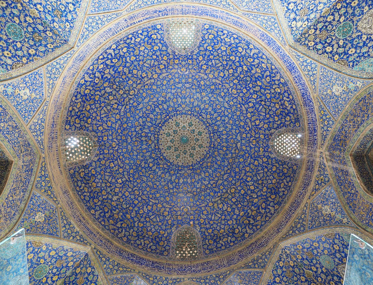 イスファハーンのイマームモスク天井 ハイレゾショット撮影 ペルシアの旅 26 模糊の旅人