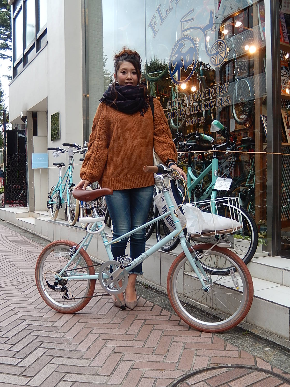 11月22日 渋谷 原宿 の自転車屋 FLAME bike前です_e0188759_16155585.jpg