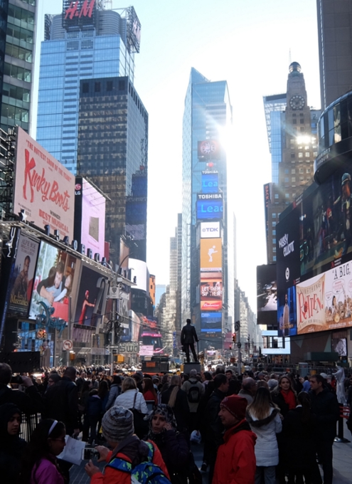 NYタイムズ・スクエアにある縦23.7m×横119.7mの世界最大HDデジタル看板（HD Digital Billboard）_b0007805_22341047.jpg