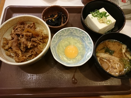 11/22　牛丼ミニ健康セット￥440＋玉子￥50＠すき家_b0042308_18531367.jpg