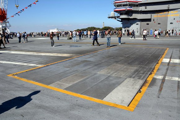 空母「ロナルド・レーガン」一般公開その３_e0158925_15202118.jpg