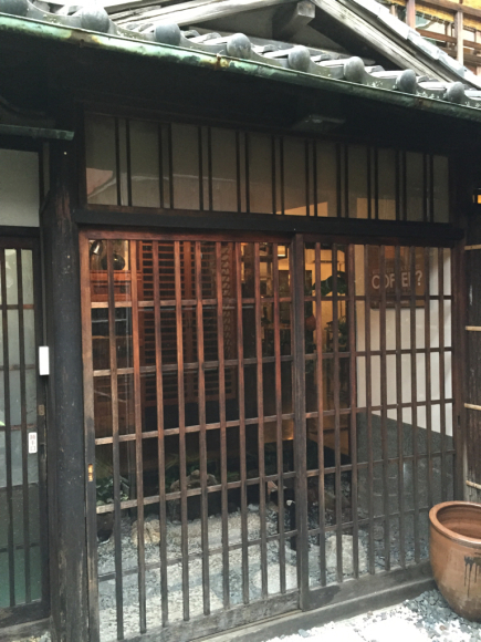 はじめての猫カフェ♪ 築100年の京町家・キャットアパートメントコーヒー_a0336630_00434211.jpg