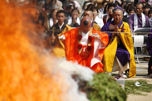 須磨寺の火祭り_a0114314_6581553.jpg