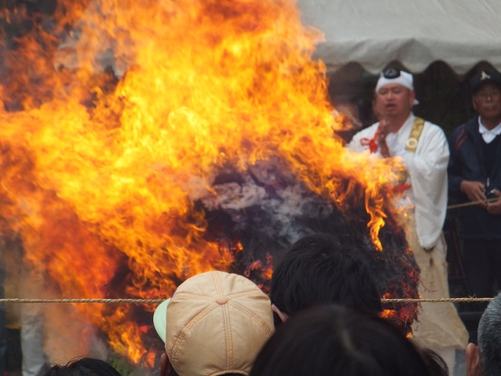 須磨寺の火祭り_a0114314_7193460.jpg