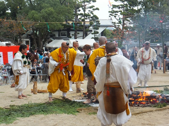 須磨寺の火祭り_a0114314_7254963.jpg